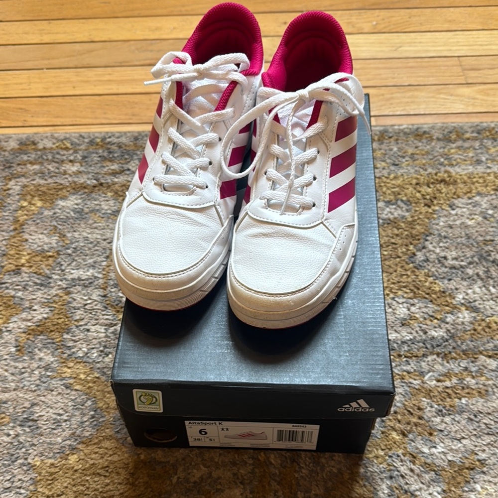 Adidas girls size 6' White and Pink Sneakers. Worn a few times.